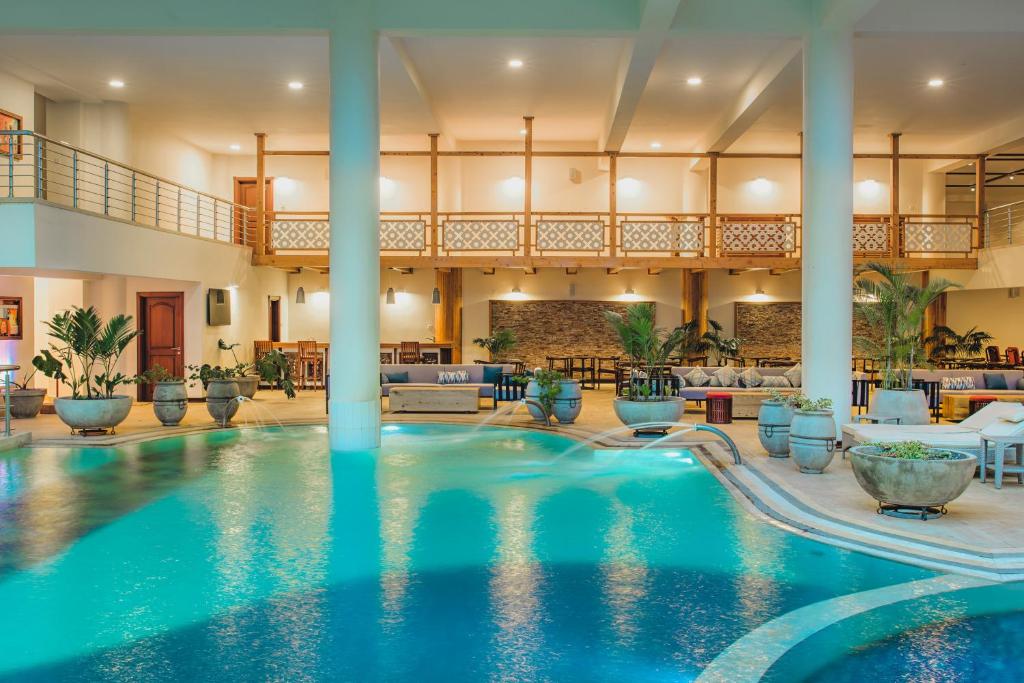 Movenpick Hotel image 7